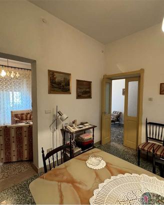 Alà dei sardi palazzina su due piani con due ingre