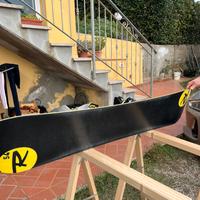 Tavola da snowboard con scarponi