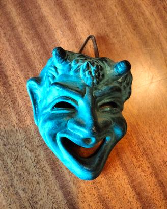 Maschera decorativa in ceramica da parete 