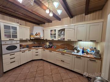 Cucina componibile ad angolo classica/rustica