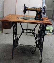 Macchina da cucire antica