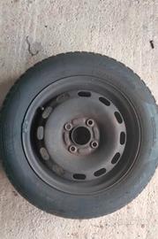 4 cerchi in ferro ford fiesta +2 gomme
