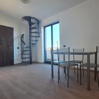 Trilocale con sottotetto, Box, cantina, giardino