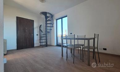 Trilocale con sottotetto, Box, cantina, giardino