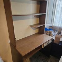 Scrivania con Libreria/Hutch e Cassetto