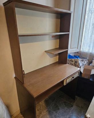 Scrivania con Libreria/Hutch e Cassetto