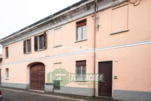 Nerviano - Centro | Cortile indipendente con più u