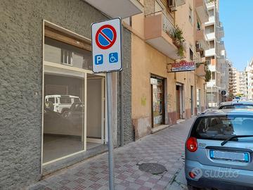 Pressi Via Puccini - Ampio locale commerciale