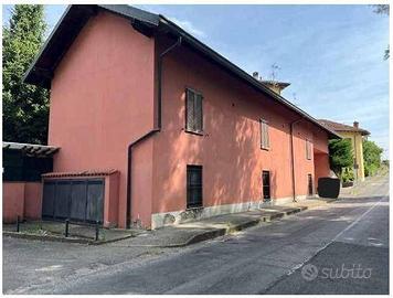 Immobile in asta di 147 m² con 2 locali e box auto