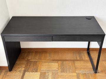 Scrivania nera con 2 cassetti – 142x50 cm