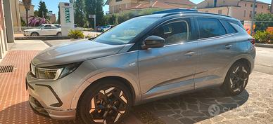 grandland GSE ibrida  ,4wd , benzina elettrica