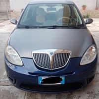 Lancia ypsilon multijet bicolor 