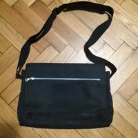 Borsa A Tracolla Nera Ikea.
3 scomparti