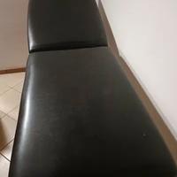 Lettino nero da studio medico