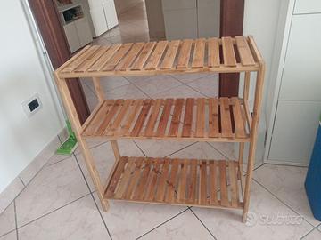 Mobile da bagno con ripiani