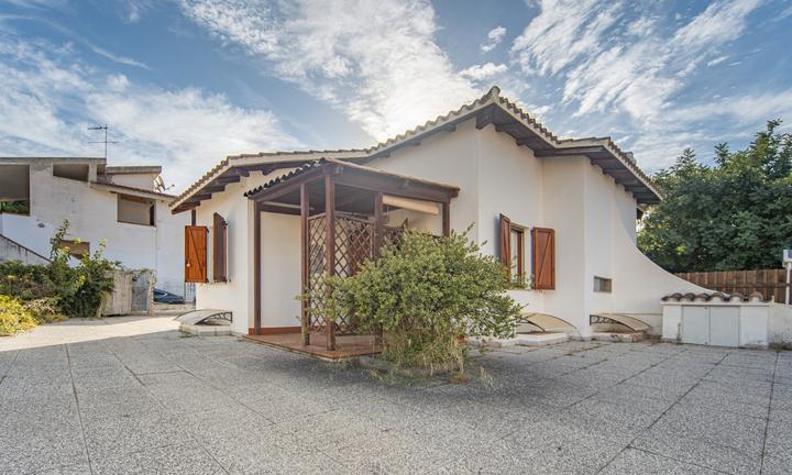 SOLANAS Villetta a pochi passi dal mare