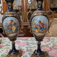Coppia di vasi in porcellana francese