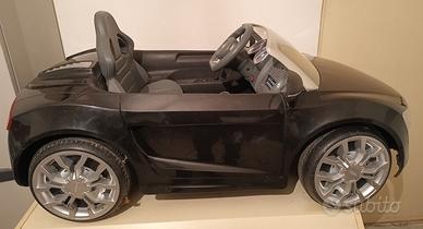 R8 giocattolo guidabile 