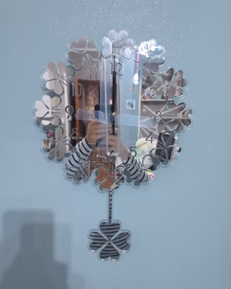 Orologio in plexiglass effetto specchio