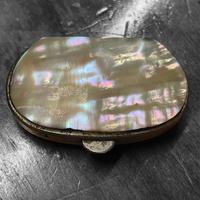 Piccolo portamonete/pillole in madreperla fine 800