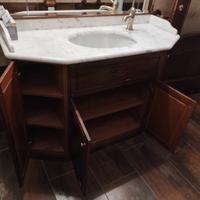 bagno in arte povera con piano in marmo 