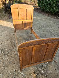 Letto singolo antico in castagno