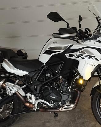 moto Benelli Tek 502x