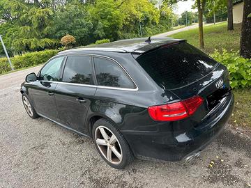 audi a4 2.0 TDI 143 CV s line 