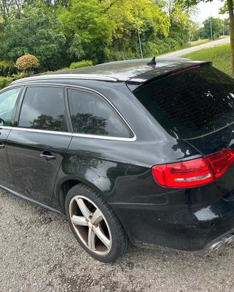 audi a4 2.0 TDI 143 CV s line 