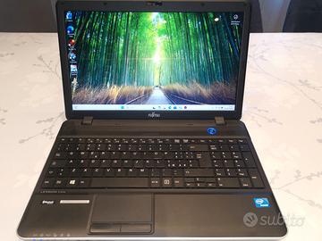 Fujitsu Ah 512 Intel I5