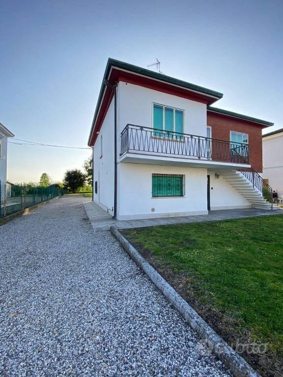 Villa di 208 m² con più di 5 locali e box auto dop - Vista 2