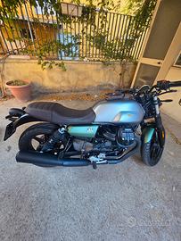 Moto guzzi V7 stone centenario 