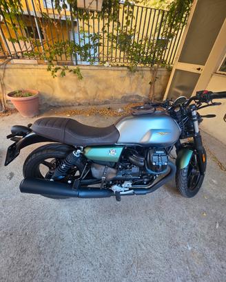 Moto guzzi V7 stone centenario 