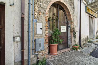 CASA SEMINDIPENDENTE A CROPANI
