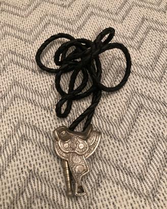Cravatta bolo in metallo vintage