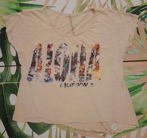 T-shirt donna taglia S/M corta asimmetrica