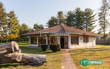 Complesso Residenziale con Parco e Piscina