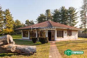 Complesso Residenziale con Parco e Piscina