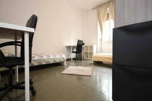 Stanza in appartamento di 98 m² a Milano
