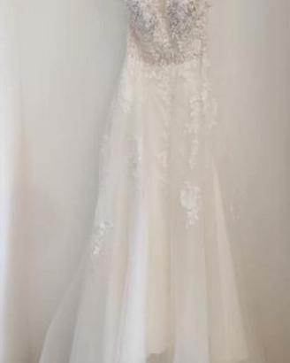 Abito da sposa nuovo.