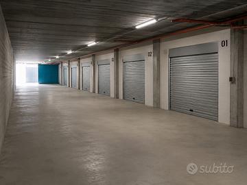 Locale idoneo per box chiusi e posti auto