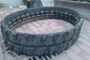 cingoli in gomma escavatore Komatsu