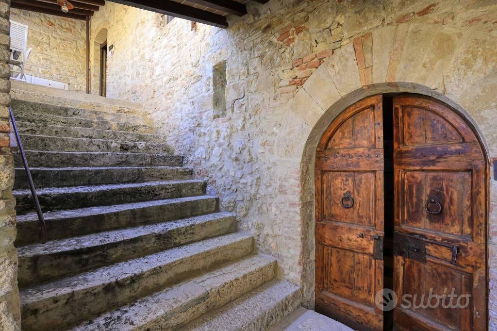 Rustico / Casale di 220 m² con 5 locali a Monterig - Altro