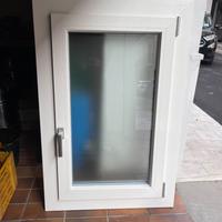 Finestra in PVC ad un anta ribalta