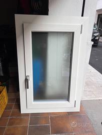 Finestra in PVC ad un anta ribalta