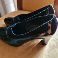 Scarpe eleganti e sportive