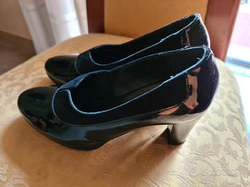 Scarpe eleganti e sportive