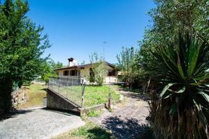 VILLA SINGOLA A MONIGA DEL GARDA
