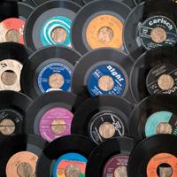 dischi in vinile e radio 