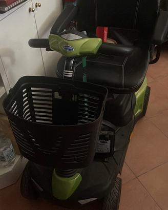 Scooter elettrico per anziani e disabili 